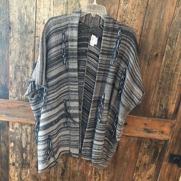 John Schultz OS Handmade Gray BOHO Tassle Kimono Western Funky Style Knit Cape - Picture 6 of 10